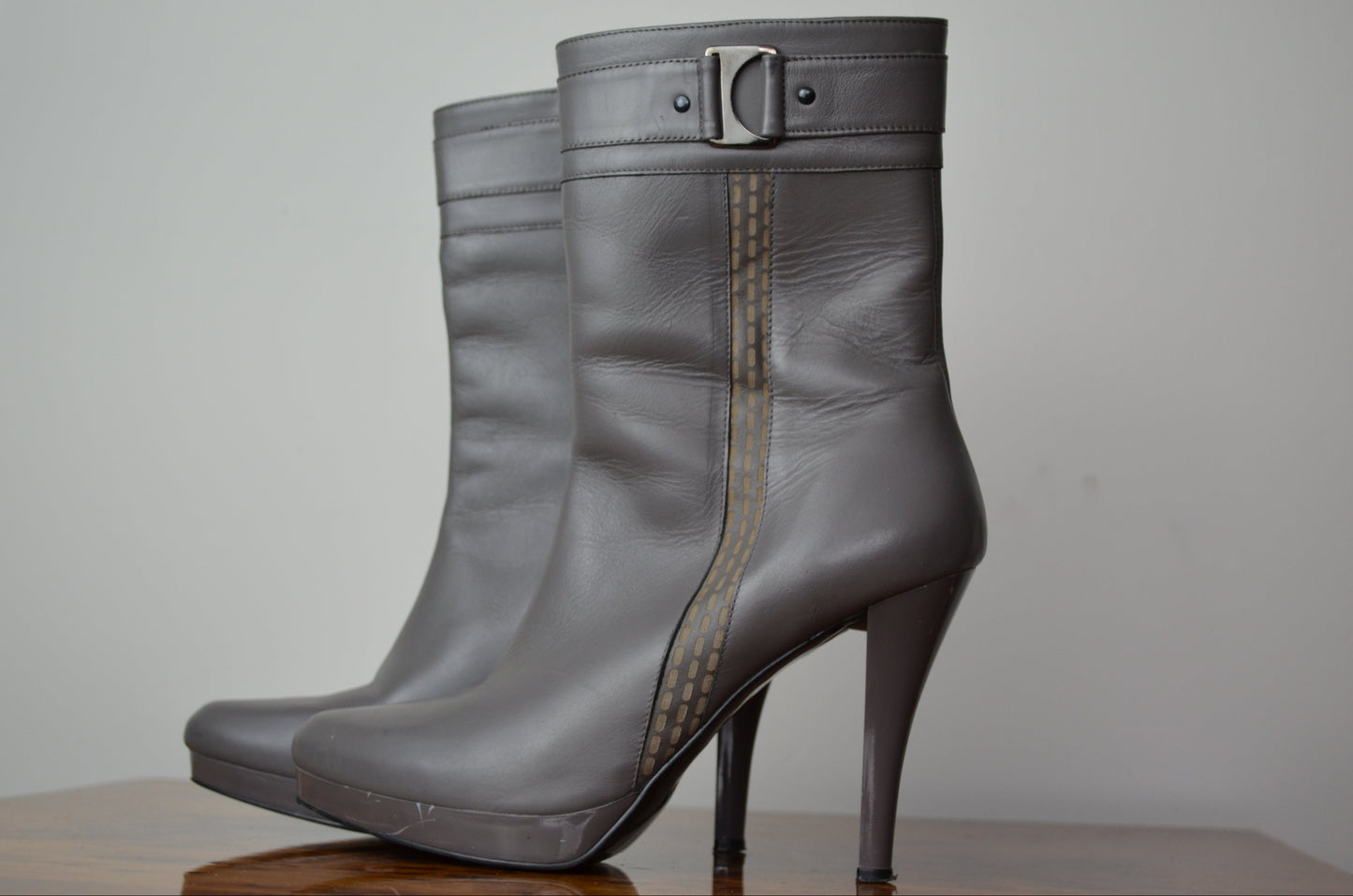 Botines con tacón de aguja