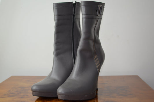 Botines con tacón de aguja